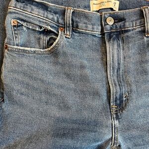 Abercrombie & Fitch The Mom High Rise Blue Jeans